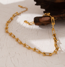 Load image into Gallery viewer, CLING GOLD NECKLACE