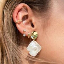 Load image into Gallery viewer, GARDENIA GOLD EAR CUFF