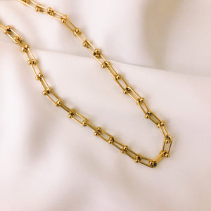 CLING GOLD NECKLACE