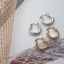 Load image into Gallery viewer, MINI MARTINA HOOPS - GOLD