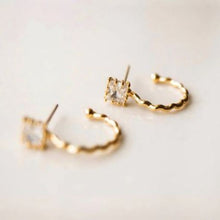 Load image into Gallery viewer, SADE GOLD EARRINGS