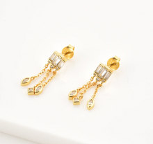 Load image into Gallery viewer, STUNT GOLD EARRINGS